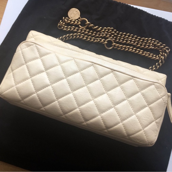 💯 Authentic Chanel Bag - Picture 2 of 4